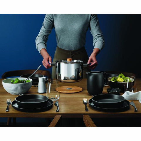 My Cool Kitchen sfeerfoto - Waterkan Eva Solo Nordic Kitchen Jug Black 1,0 l - My Cool Kitchen is een premium aanbieder van Scanpan
