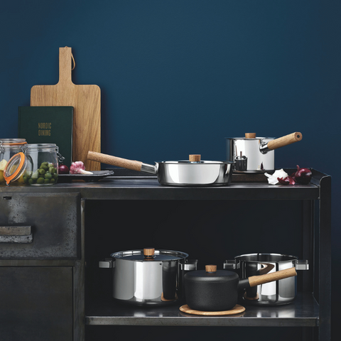 Aluminium & eikenhouten sauspan of sauteerpan van Eva Solo kopen. My Cool Kitchen is premium specialist in Eva Solo.