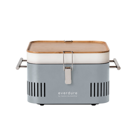 Houtskoolbarbecue Cube van Everdure by Heston Blumenthal. Handig voor in het park, op het strand of in de camper of caravan. My Cool Kitchen is premium specialist in Everdure by Heston Blumenthal.