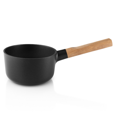Aluminium & eikenhouten sauspan of sauteerpan van Eva Solo kopen. My Cool Kitchen is premium specialist in Eva Solo.