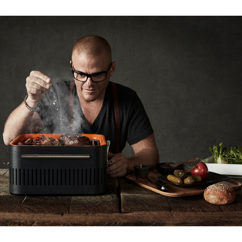 Houtskoolbarbecue Cube van Everdure by Heston Blumenthal. Handig voor in het park, op het strand of in de camper of caravan. My Cool Kitchen is premium specialist in Everdure by Heston Blumenthal.