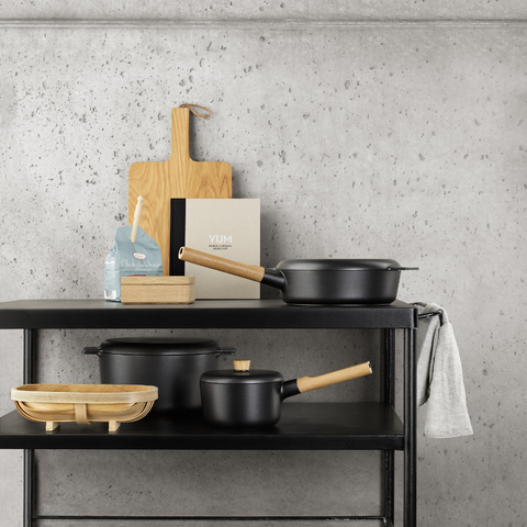 Aluminium & eikenhouten sauspan of sauteerpan van Eva Solo kopen. My Cool Kitchen is premium specialist in Eva Solo.