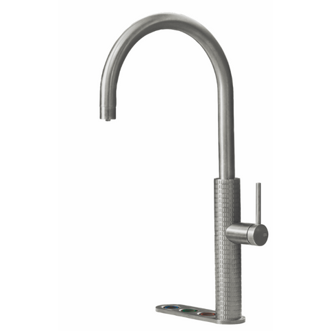 Dit is de Gessi design Selsiuz 5-1 Inox kraan. Ze zijn er in vier kleuren: goud, koper, gun metal en inox. Nu bij My Cool Kitchen.