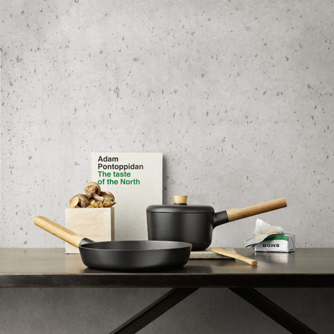 Aluminium & eikenhouten sauspan of sauteerpan van Eva Solo kopen. My Cool Kitchen is premium specialist in Eva Solo.